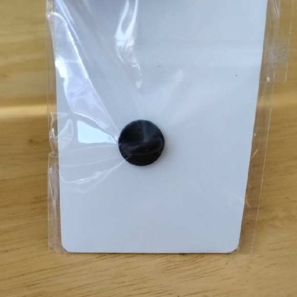 Blizzard Overwatch Collector's Pin - Gold and Black - Picture 4 of 4